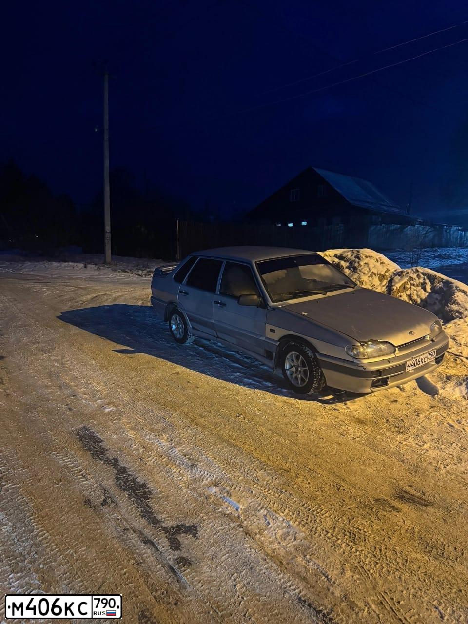 Фото автомобиля LADA 2115 SAMARA, 2005 — госномер М406КС790. Цвет: Серебристо-желто-голубой