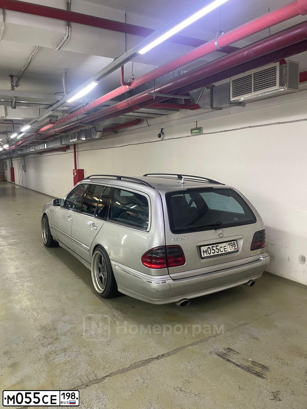 Фото автомобиля MERCEDES E-KLASSE, 2000 — госномер М055СЕ198. Цвет: Серебристый