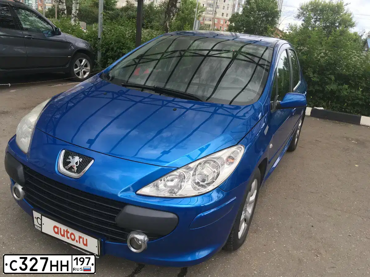 Фото автомобиля PEUGEOT 307, 2006 — госномер С327НН197. Цвет: ЯРКО СИНИЙ