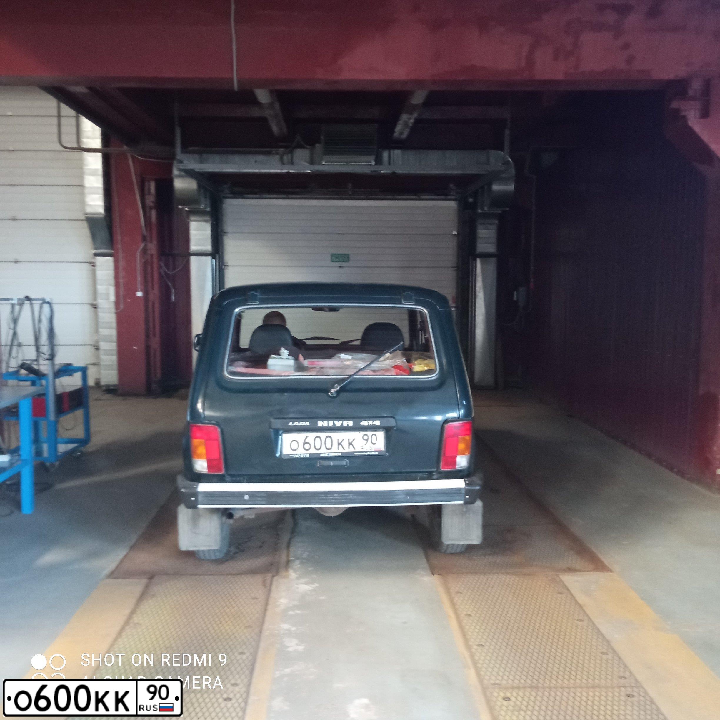 Фото автомобиля LADA 2121 NIVA, 2013 — госномер О600ВР190. Цвет: Темно-зеленый