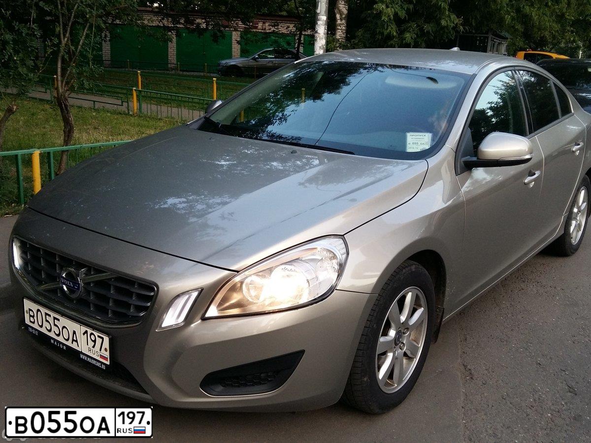 Фото автомобиля VOLVO S60, 2011 — госномер В055ОА197. Цвет: БЕЖЕВЫЙ