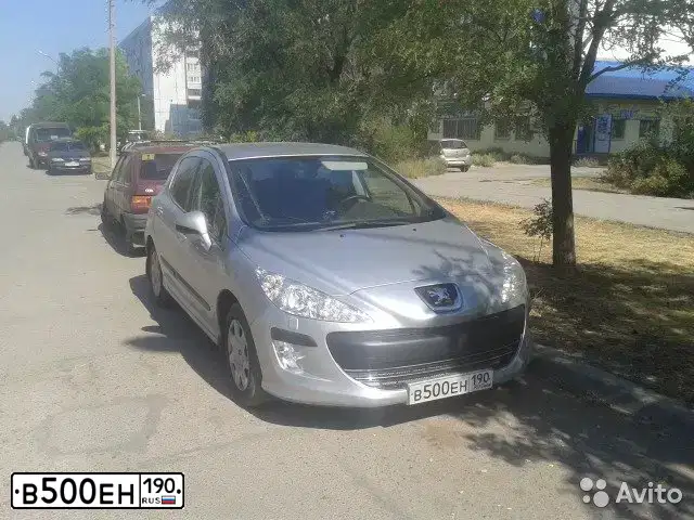 Фото автомобиля PEUGEOT 308, 2008 — госномер Н830МА134. Цвет: Серебристый
