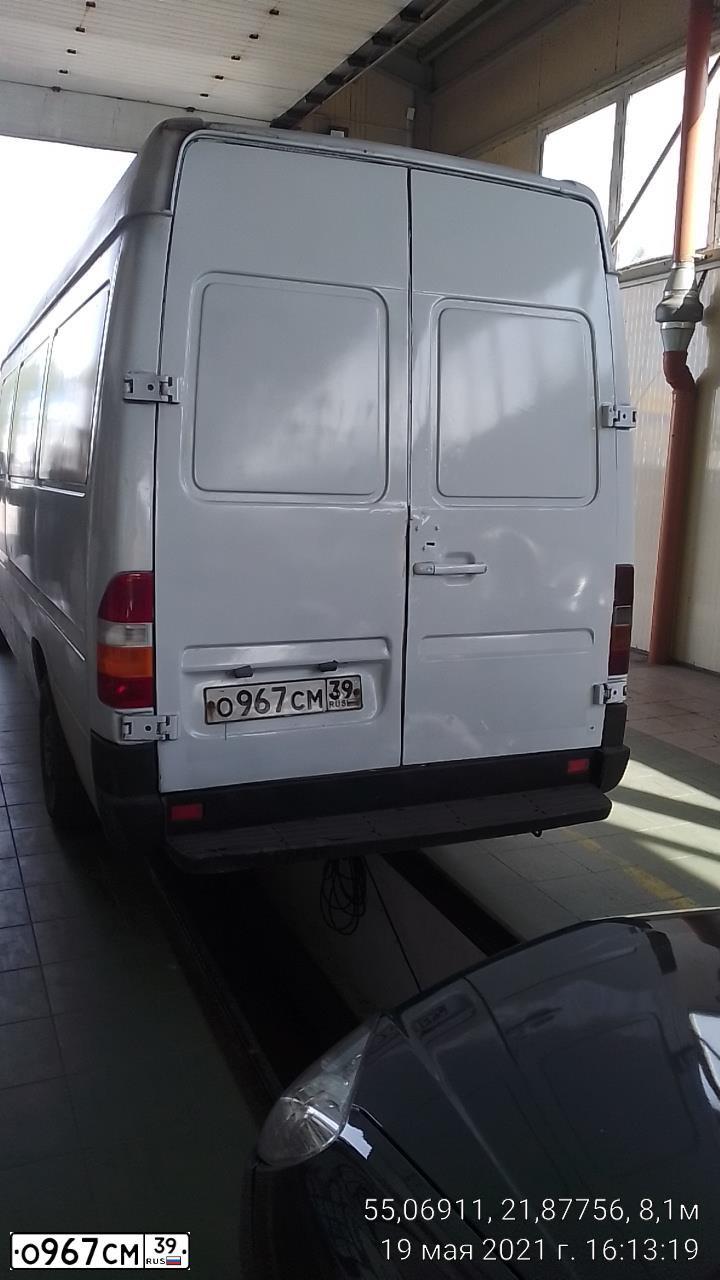 Фото автомобиля MERCEDES SPRINTER, 2004 — госномер О967СМ39. Цвет: БЕЛЫЙ