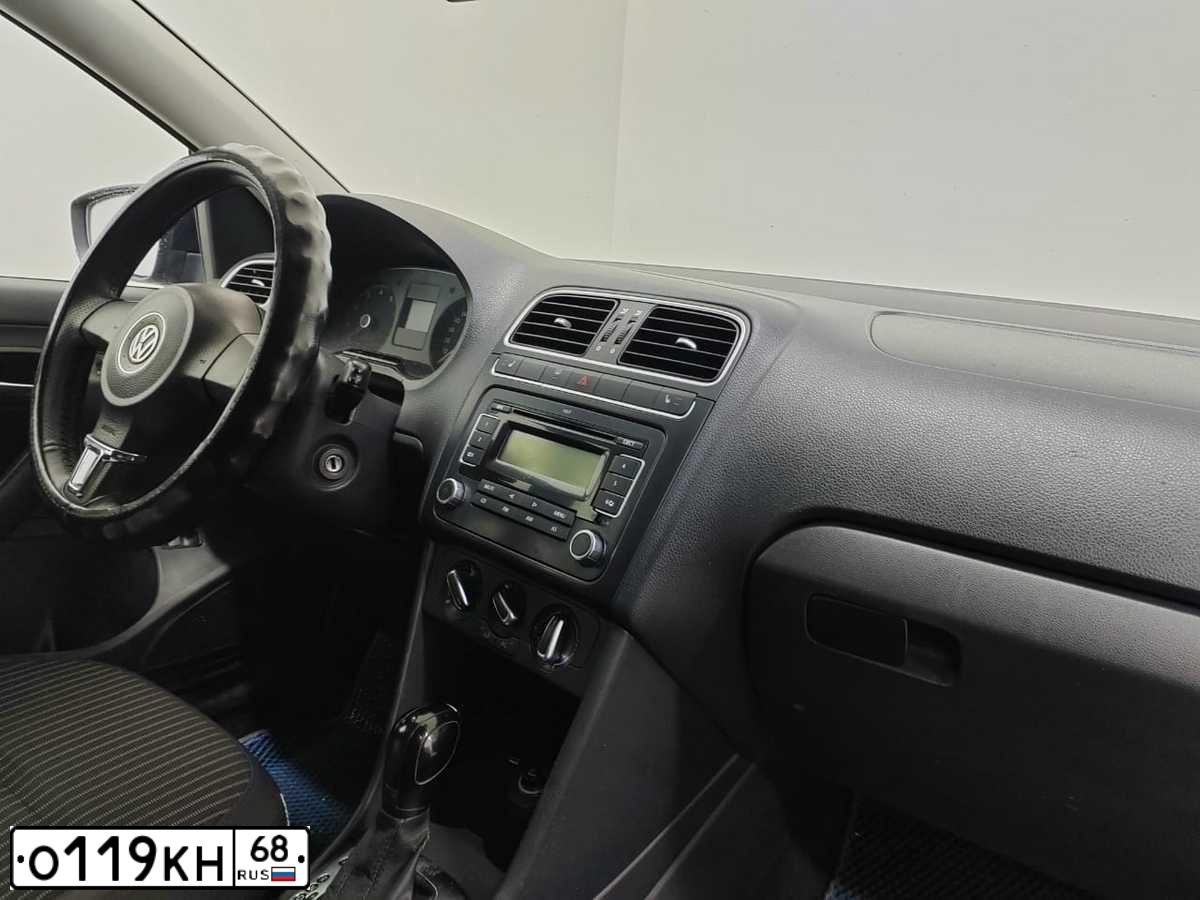 Фото автомобиля VOLKSWAGEN POLO, 2010 — госномер К749ОВ136. Цвет: синий