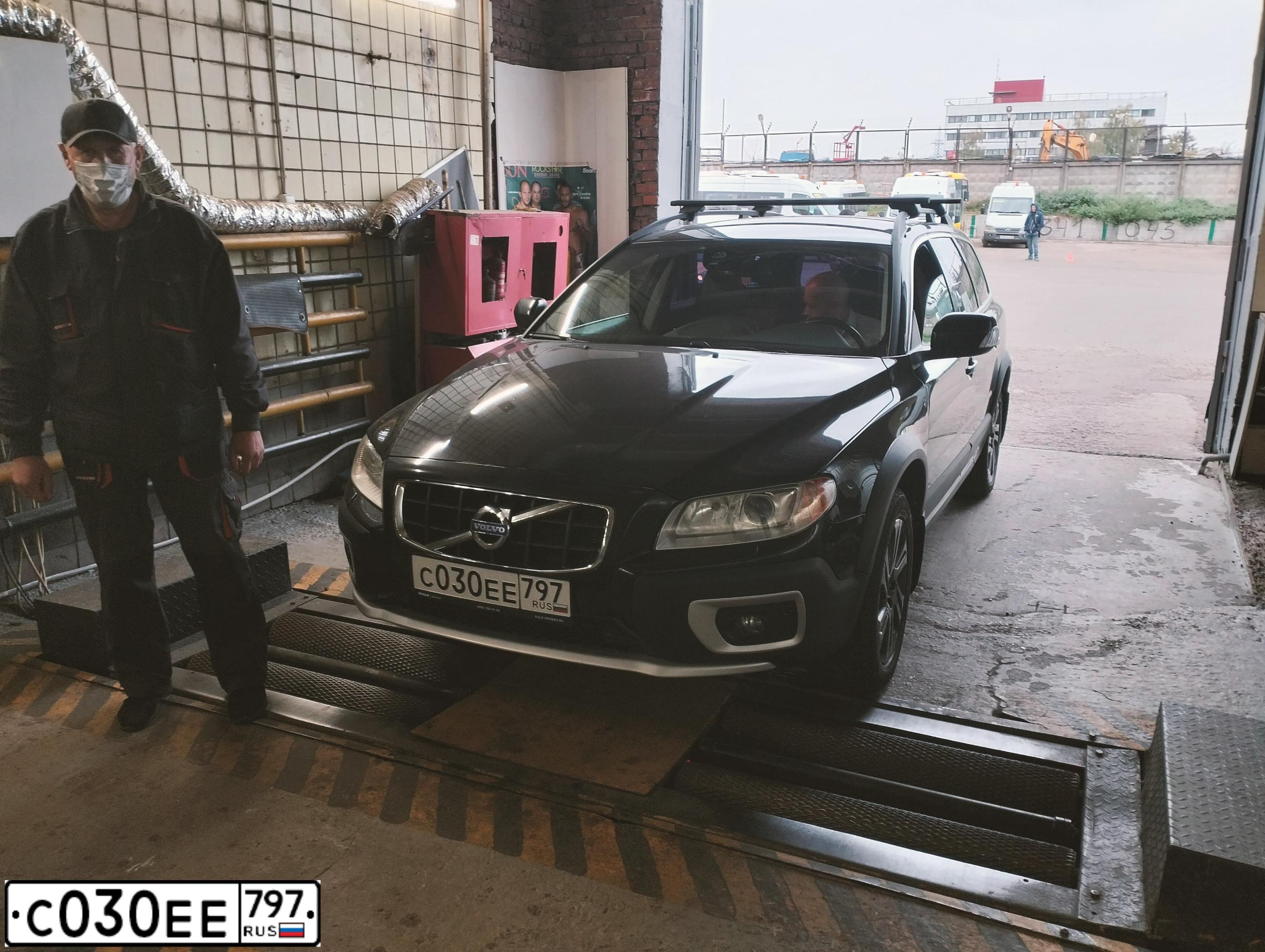 Фото автомобиля VOLVO XC70, 2012 — госномер С030ЕЕ797. Цвет: ЧЕРНЫЙ