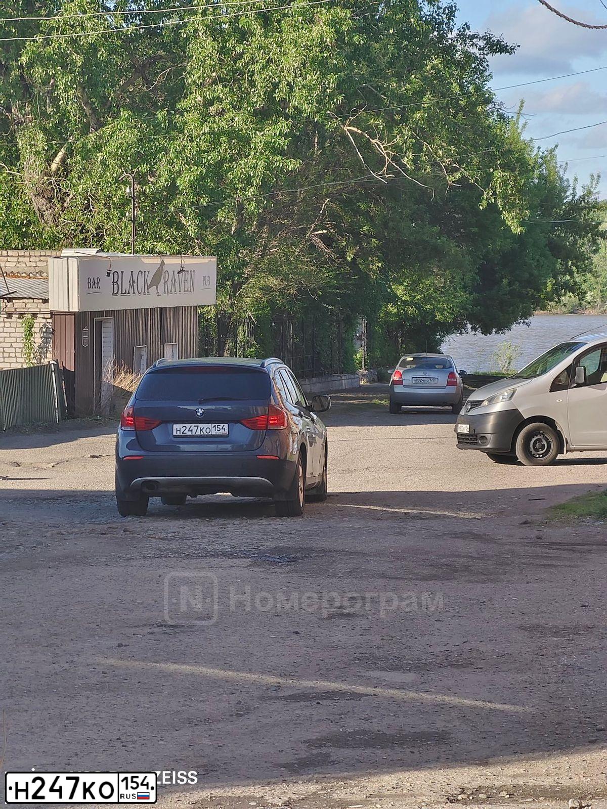 Фото автомобиля BMW X1, 2011 — госномер М392ВВ142. Цвет: синий