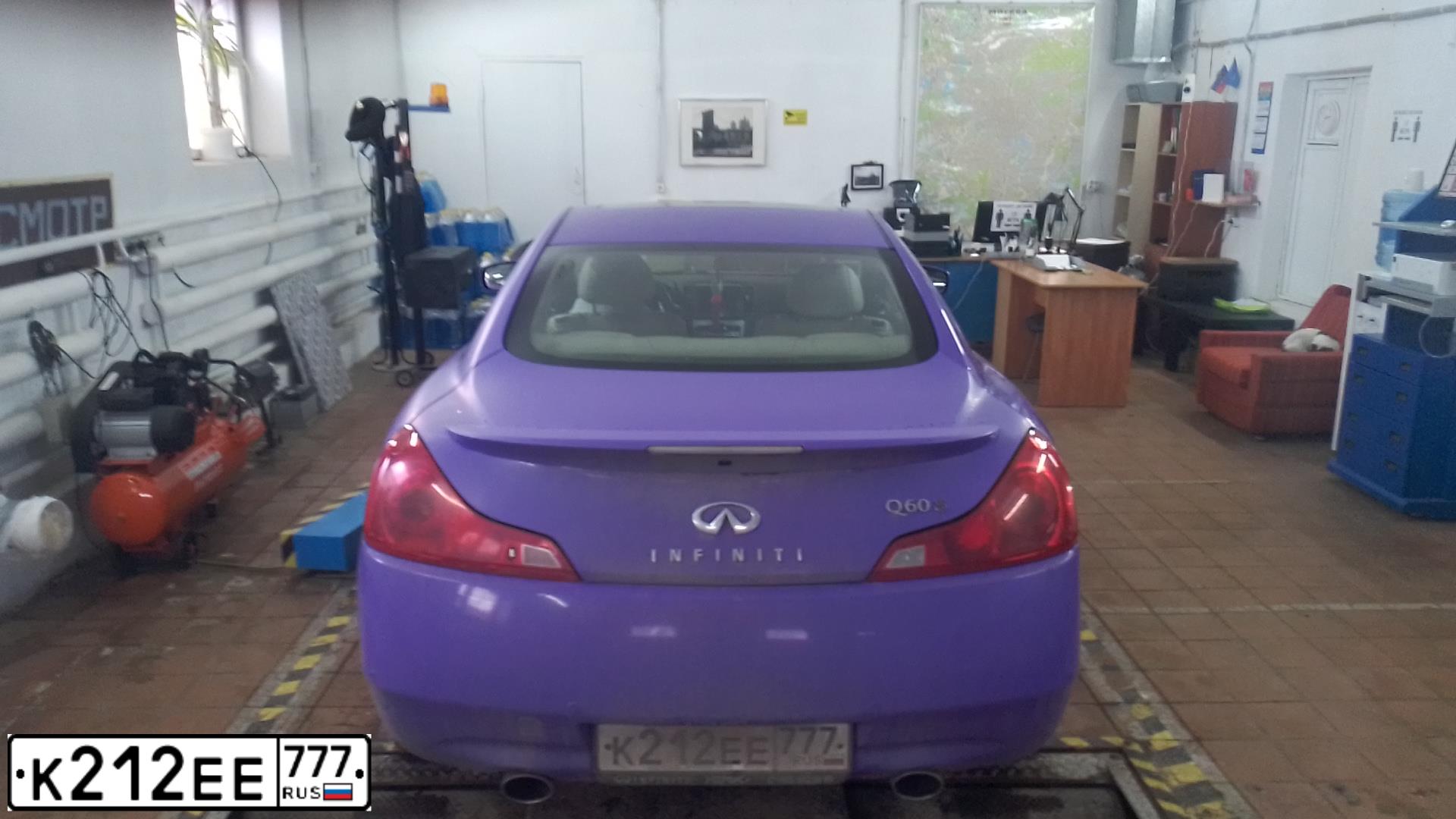 Фото автомобиля INFINITI Q60, 2014 — госномер С415ХВ125. Цвет: ФИОЛЕТОВЫЙ