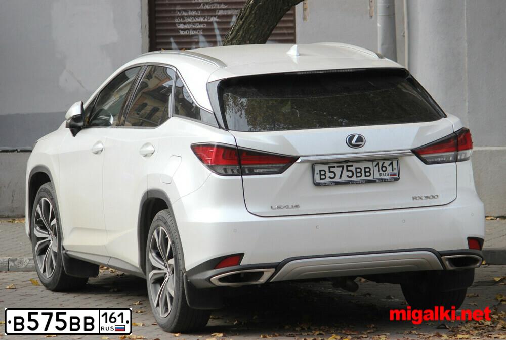 Фото автомобиля TOYOTA COROLLA, 2013 — госномер В575ВВ161. Цвет: Белый
