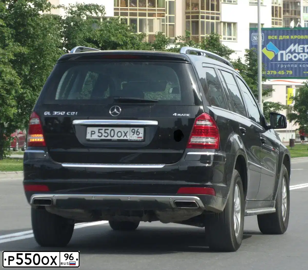 Фото автомобиля MERCEDES GL-KLASSE, 2011 — госномер Р550ОХ96. Цвет: ЧЕРНЫЙ