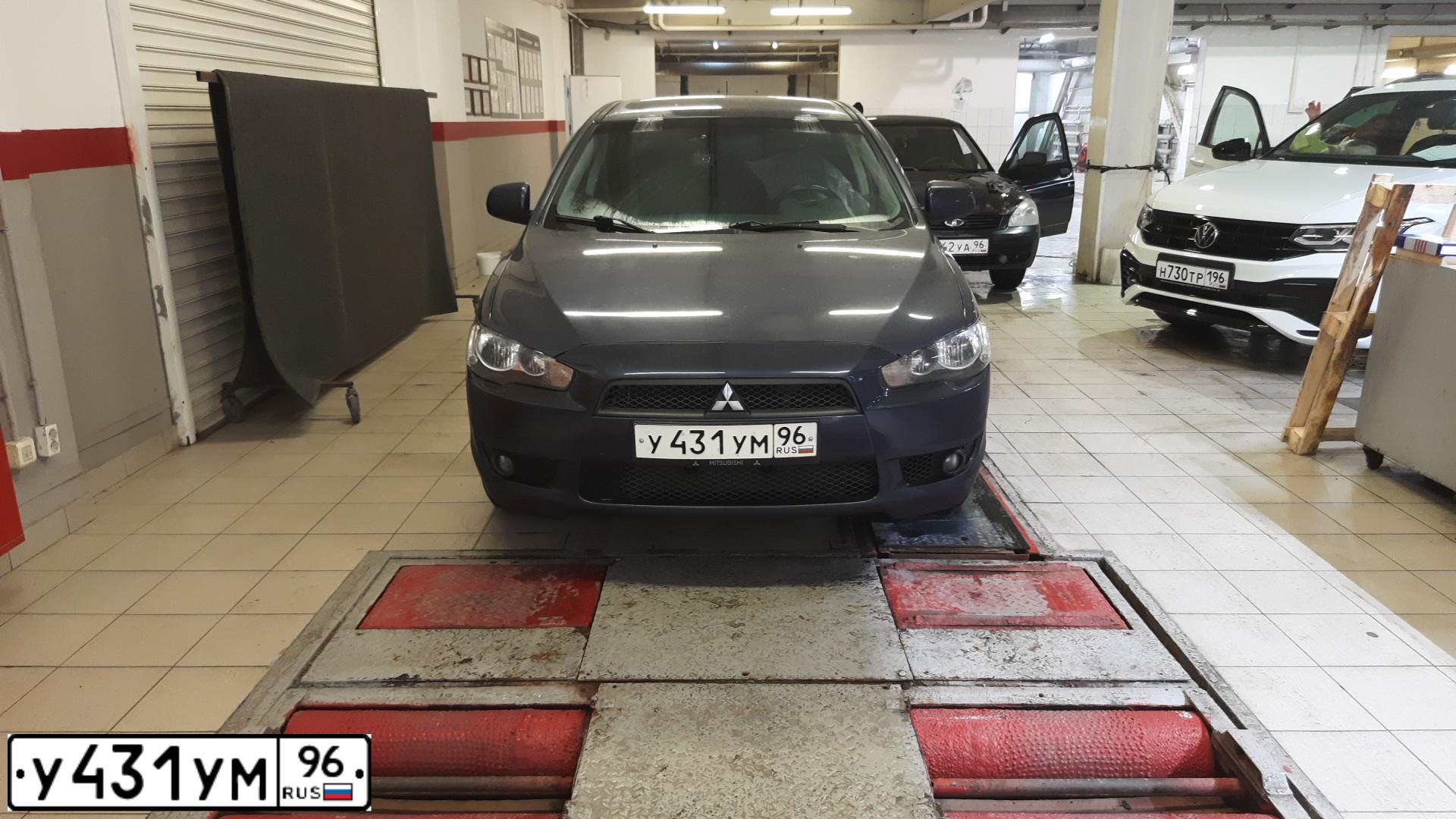 Фото автомобиля MITSUBISHI LANCER, 2007 — госномер У431УМ96. Цвет: СИНИЙ