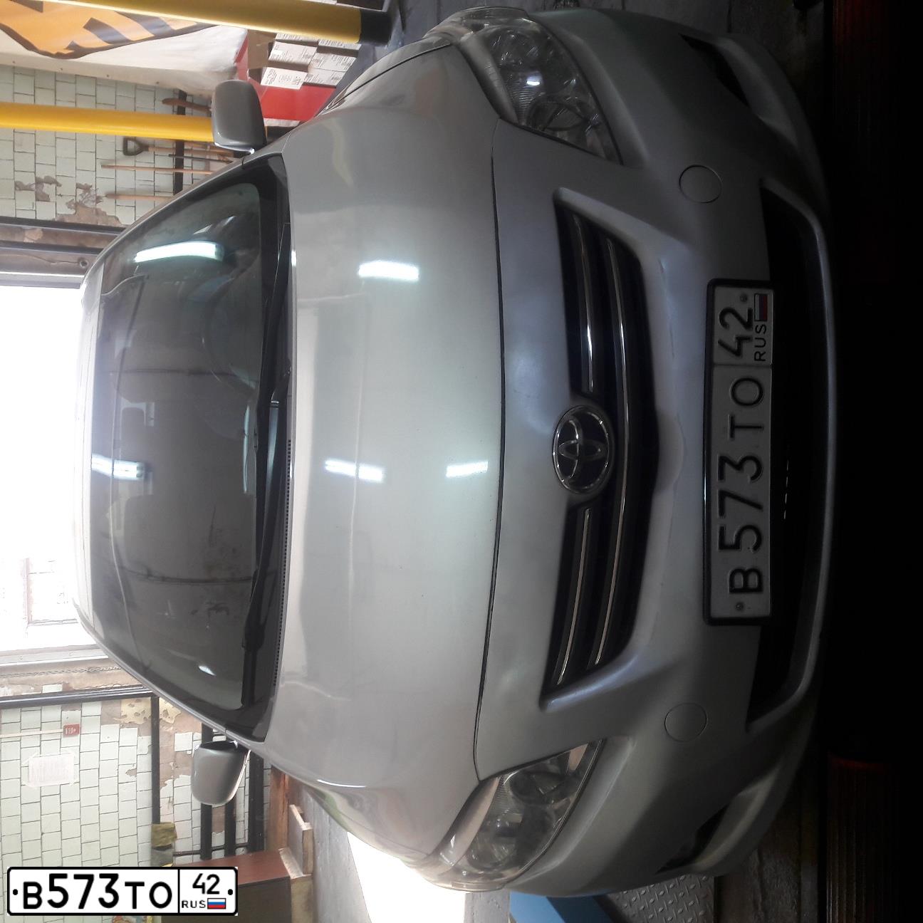 Фото автомобиля TOYOTA COROLLA, 2010 — госномер В573ТО42. Цвет: Серебристый