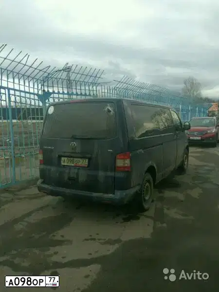 Фото автомобиля VOLKSWAGEN CARAVELLE, 2008 — госномер Е543ОК51. Цвет: Темно-синий