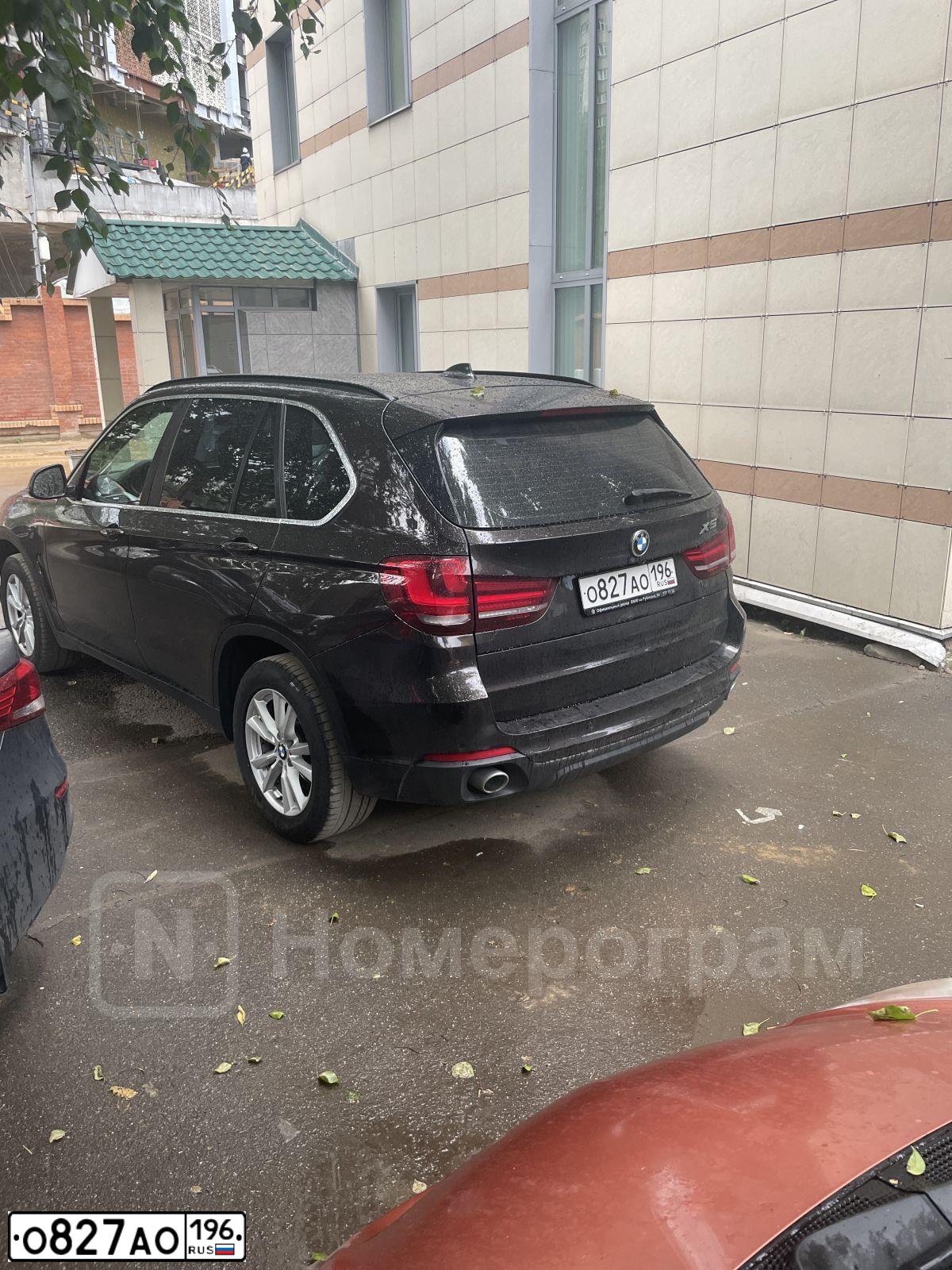 Фото автомобиля BMW X5, 2014 — госномер О236МА750. Цвет: Коричневый