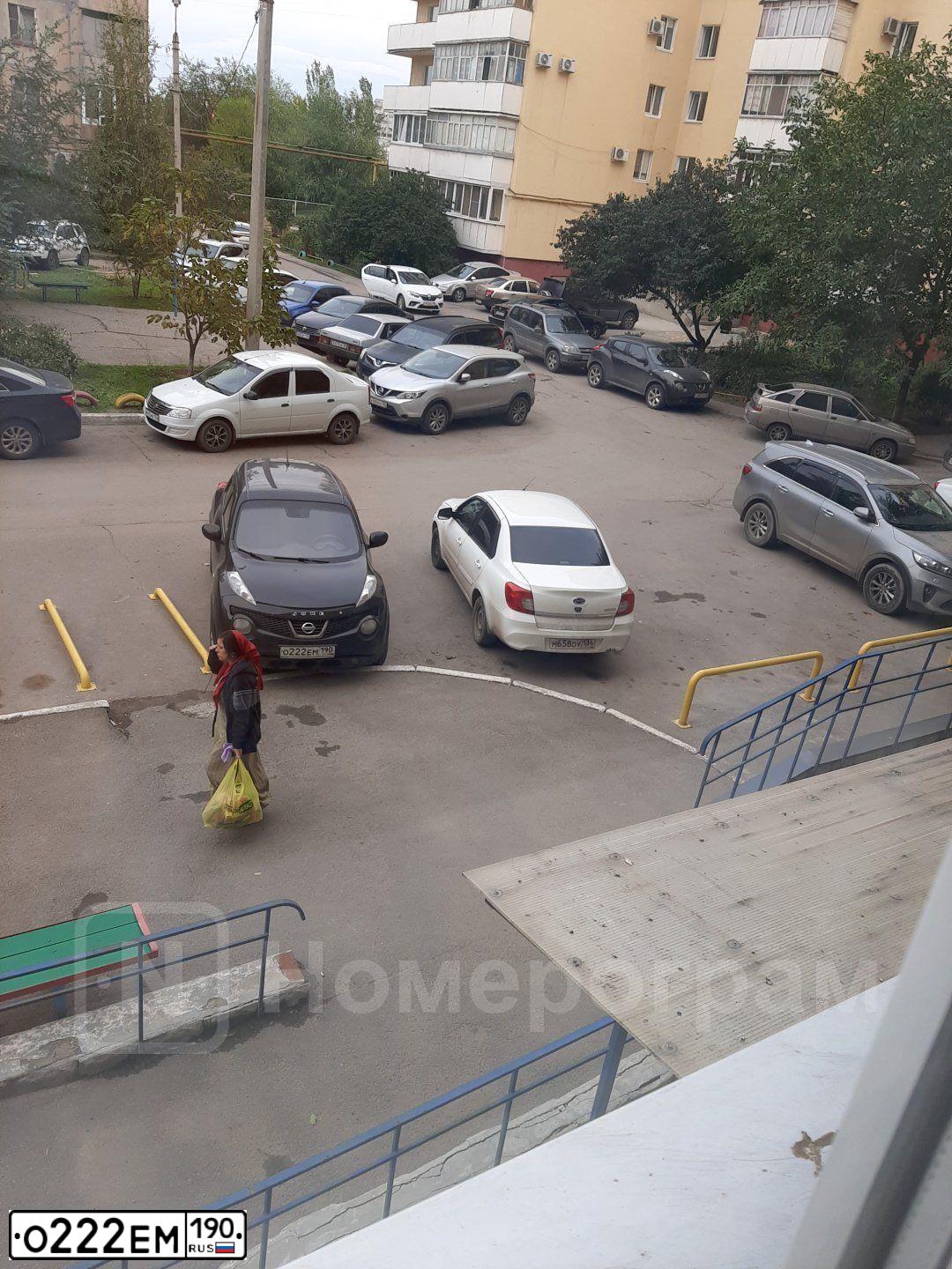 Фото автомобиля FORD FIESTA / ASPIRE, 2008 — госномер О222ЕМ190. Цвет: ЖЕЛТО-САЛАТОВЫЙ