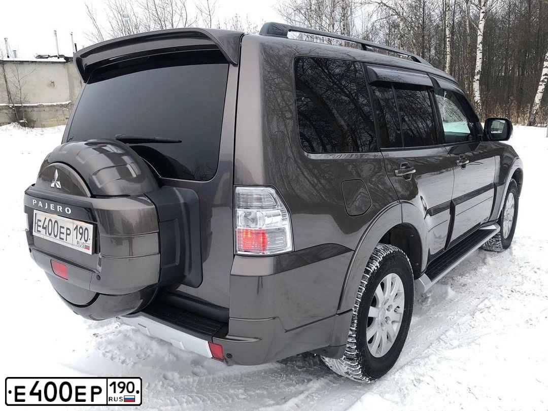 Фото автомобиля MITSUBISHI PAJERO, 2013 — госномер О422ЕМ50. Цвет: Коричневый