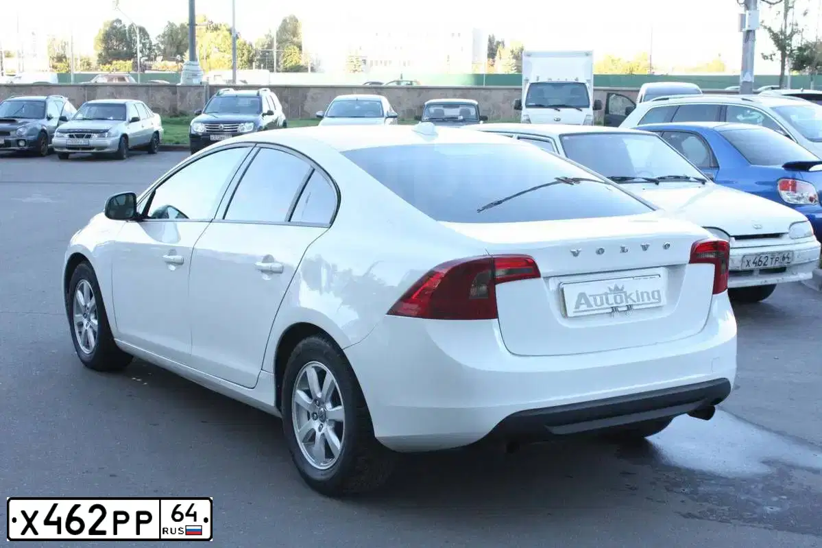 Фото автомобиля RENAULT LOGAN, 2012 — госномер Е845АУ164. Цвет: Белый