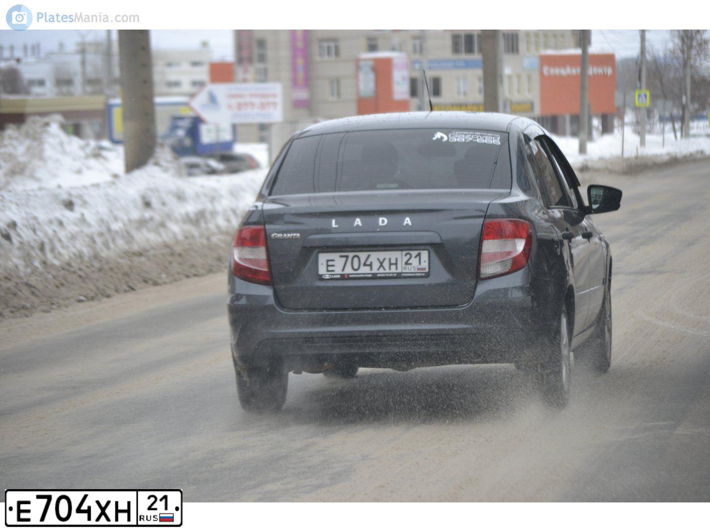 Фото автомобиля LADA 2190 GRANTA, 2018 — госномер М060СН21. Цвет: серебристо-темно-серый