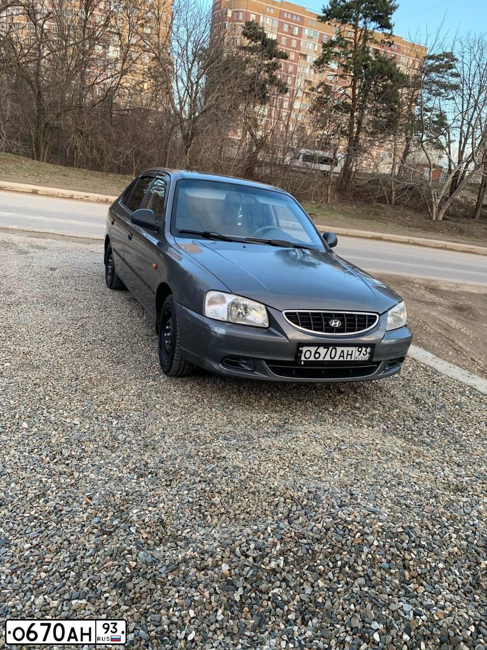 Фото автомобиля TAGAZ ACCENT, 2005 — госномер О670АН93. Цвет: СЕРЫЙ
