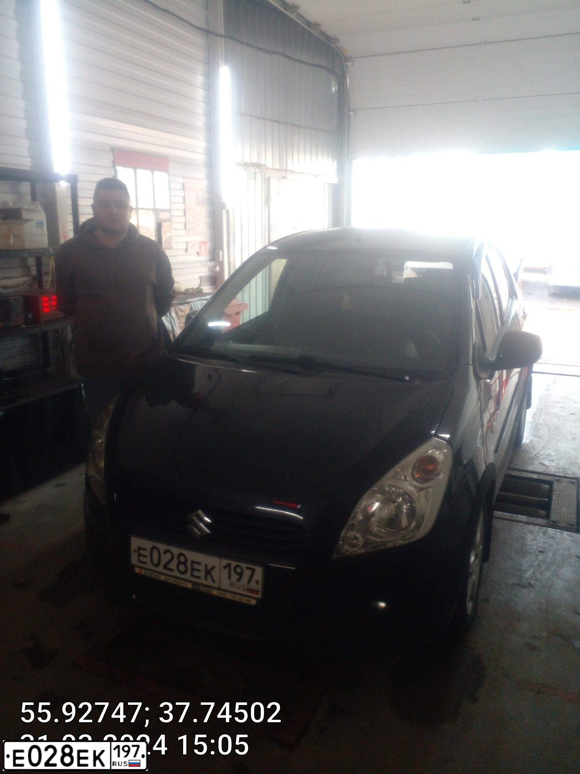 Фото автомобиля SUZUKI SPLASH, 2010 — госномер Е028ЕК197. Цвет: ЧЕРНЫЙ