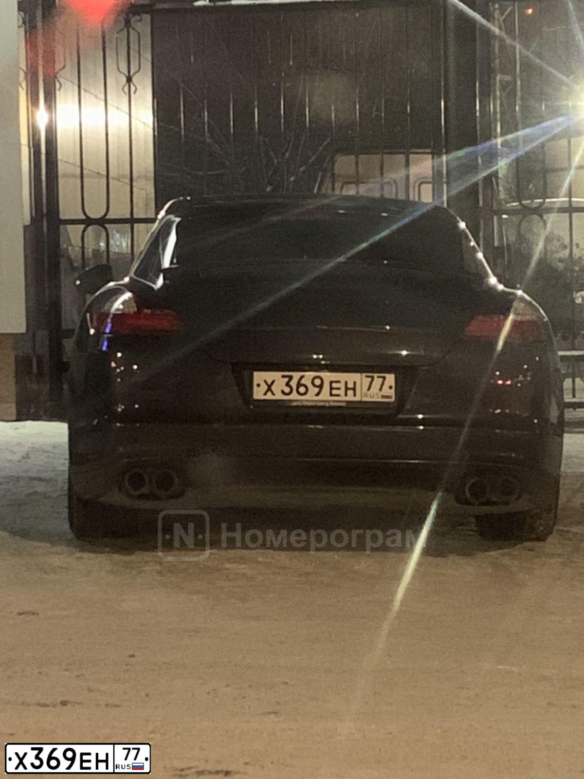 Фото автомобиля PORSCHE PANAMERA, 2012 — госномер А999АА199. Цвет: Серый