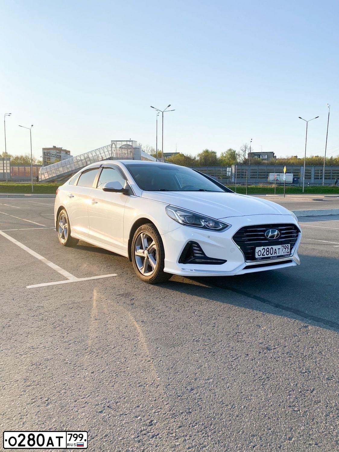 Фото автомобиля HYUNDAI SONATA, 2017 — госномер О280АТ799. Цвет: Белый