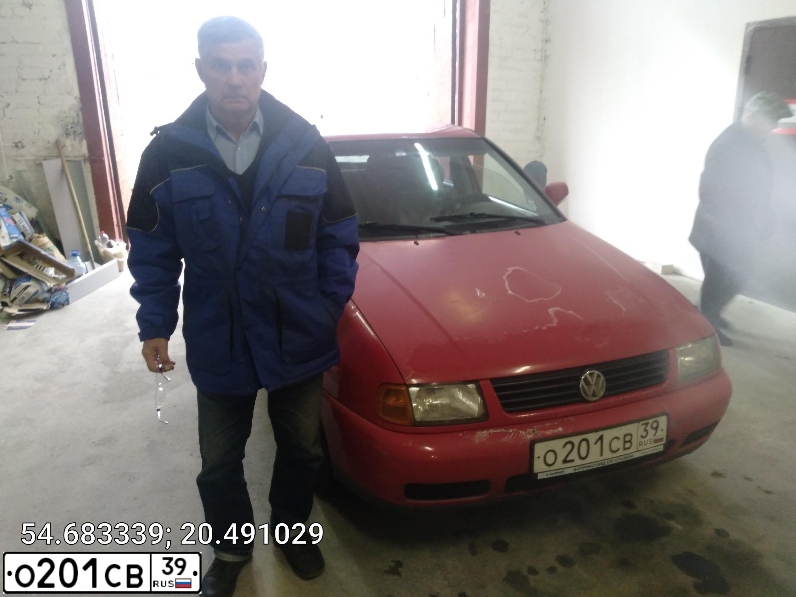 Фото автомобиля VOLKSWAGEN POLO, 1998 — госномер О201СВ39. Цвет: КРАСНЫЙ