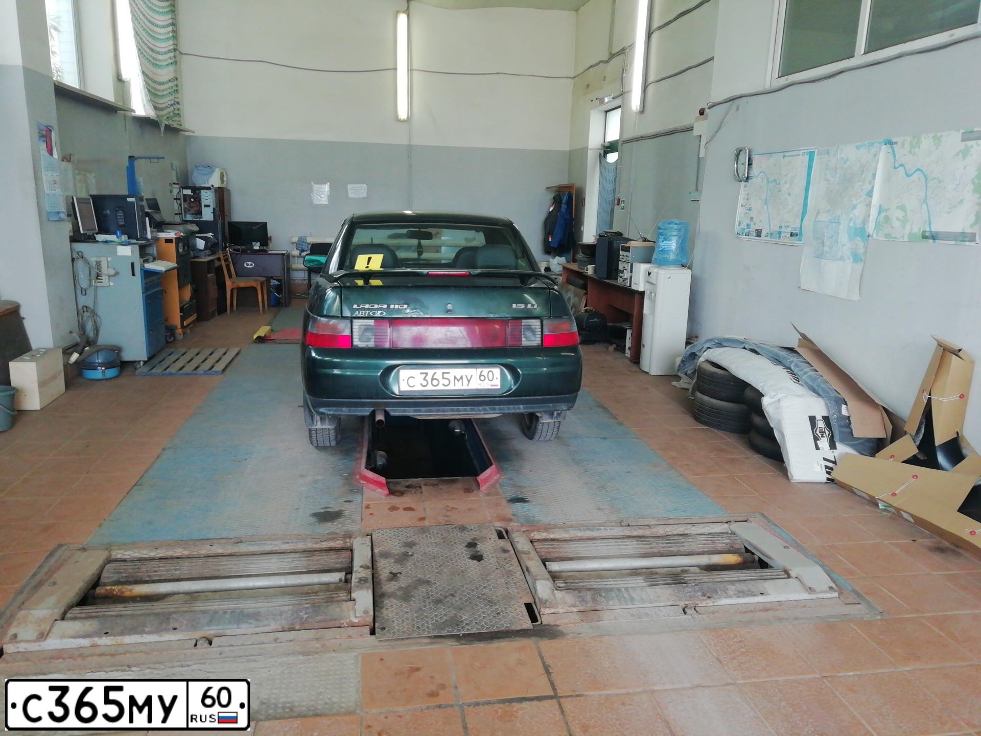 Фото автомобиля LADA 2110, 2003 — госномер С365МУ60. Цвет: Темно-зеленый