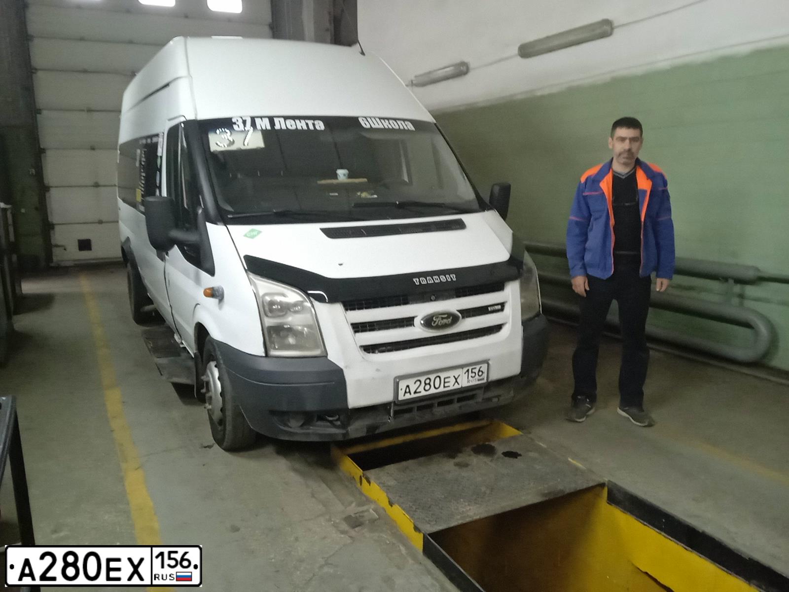 Фото автомобиля FORD TRANSIT, 2009 — госномер А280ЕХ156. Цвет: Белый