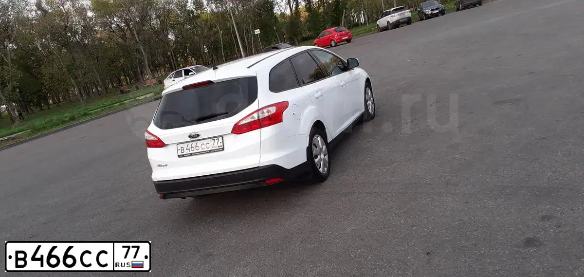 Фото автомобиля FORD D FOCUS, 2013 — госномер В466СС77. Цвет: Белый