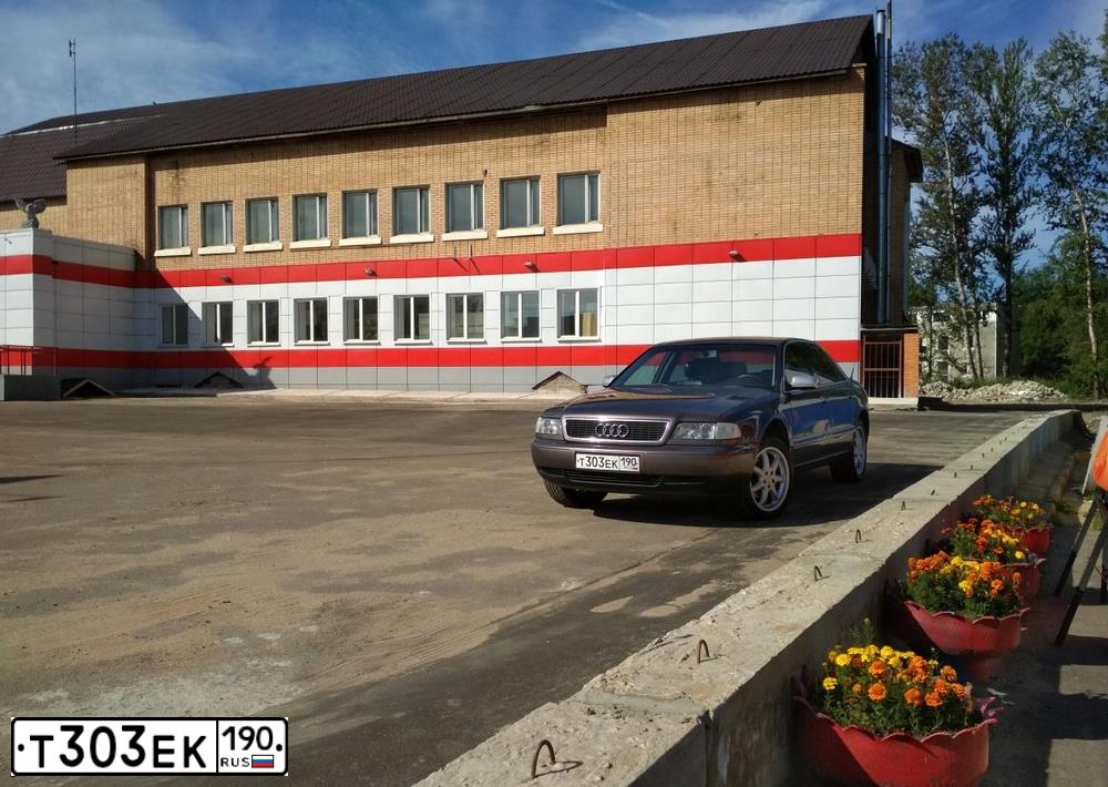 Фото автомобиля AUDI A8, 1995 — госномер Н971МС10. Цвет: СЕРЫЙ