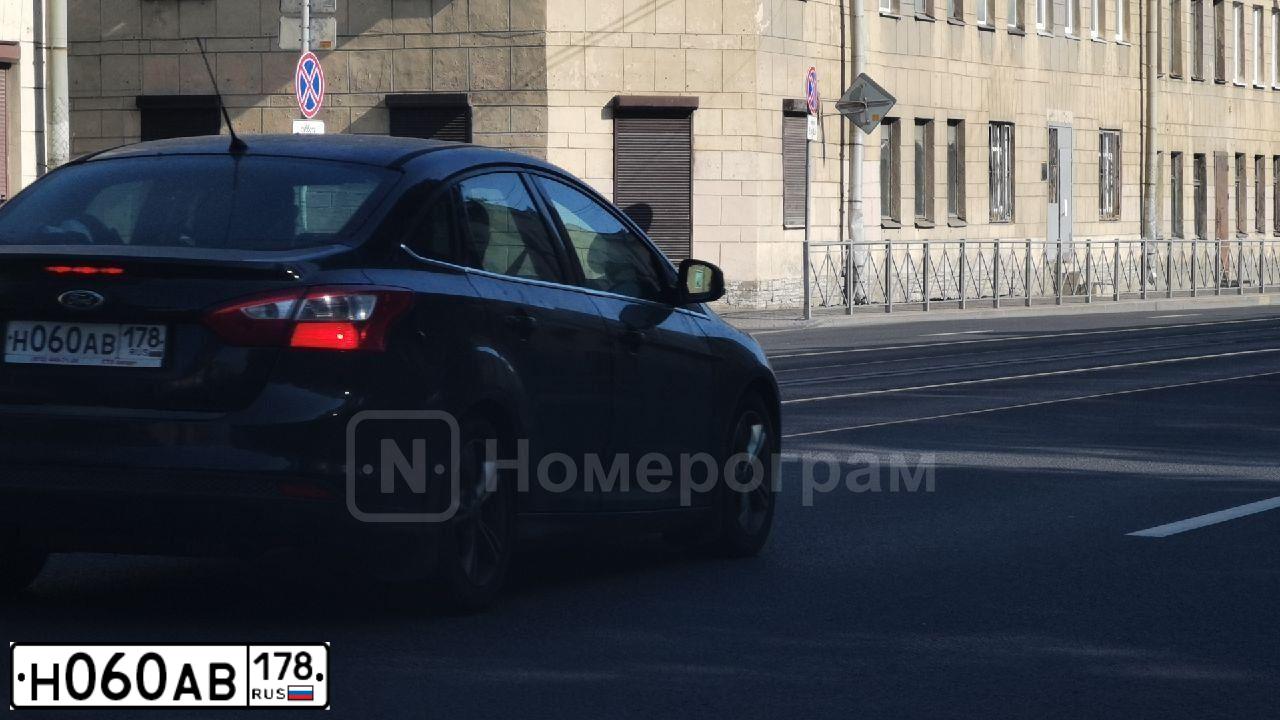 Фото автомобиля FORD FOCUS, 2012 — госномер Е686ВР147. Цвет: ЧЕРНЫЙ