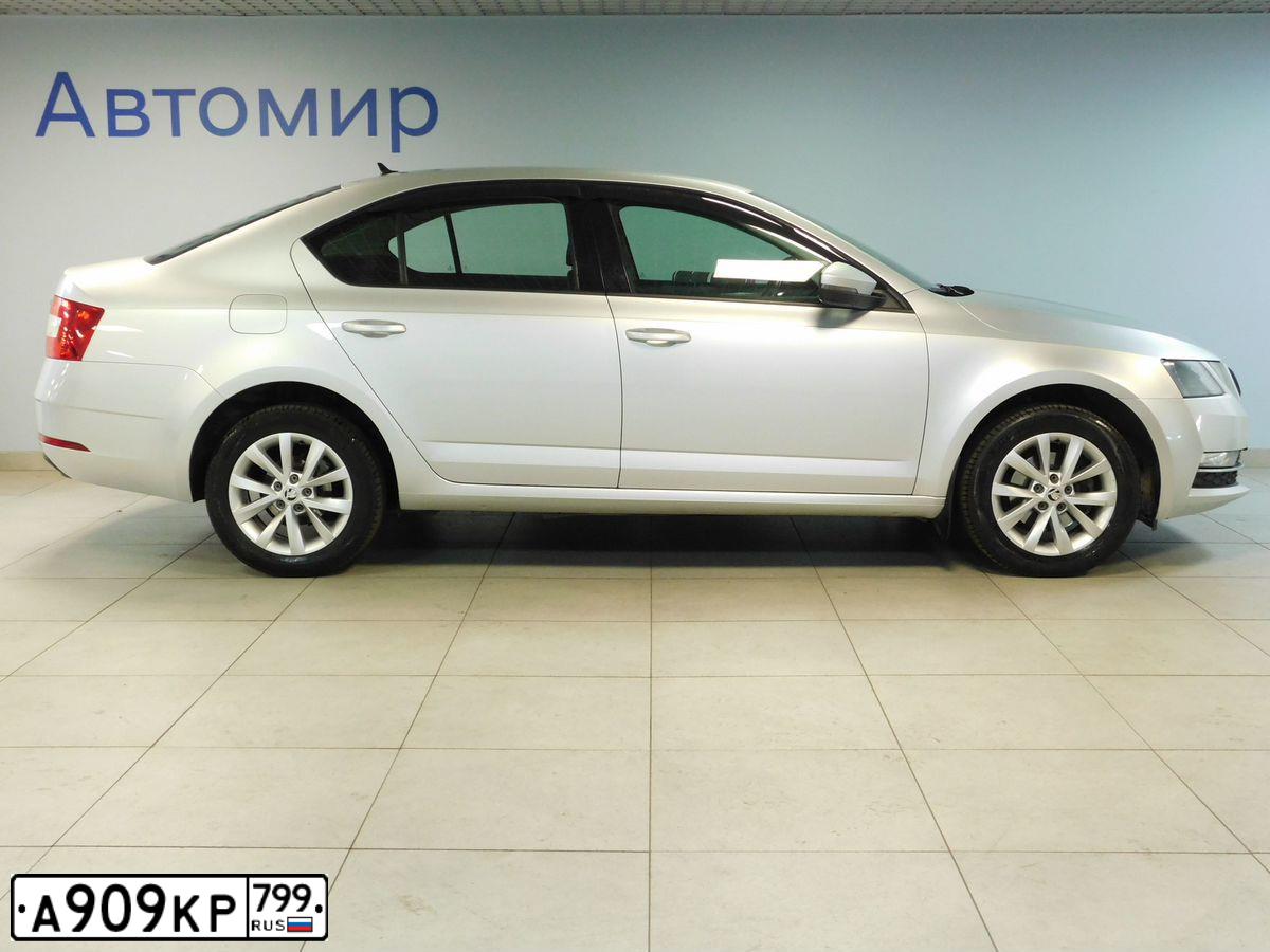 Фото автомобиля SKODA OCTAVIA, 2018 — госномер О481ХН154. Цвет: Серебристый