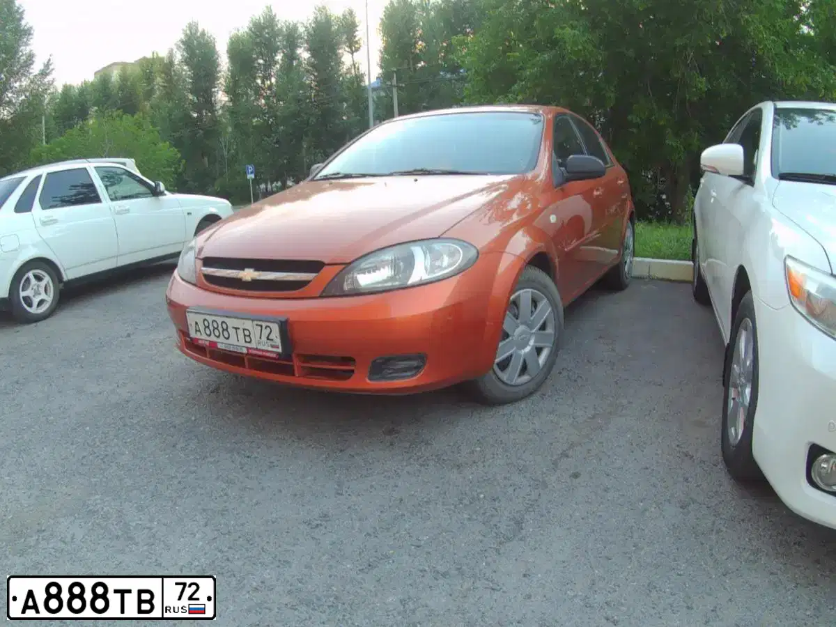 Фото автомобиля FORD FOCUS, 2013 — госномер А888ТВ72. Цвет: серебристый