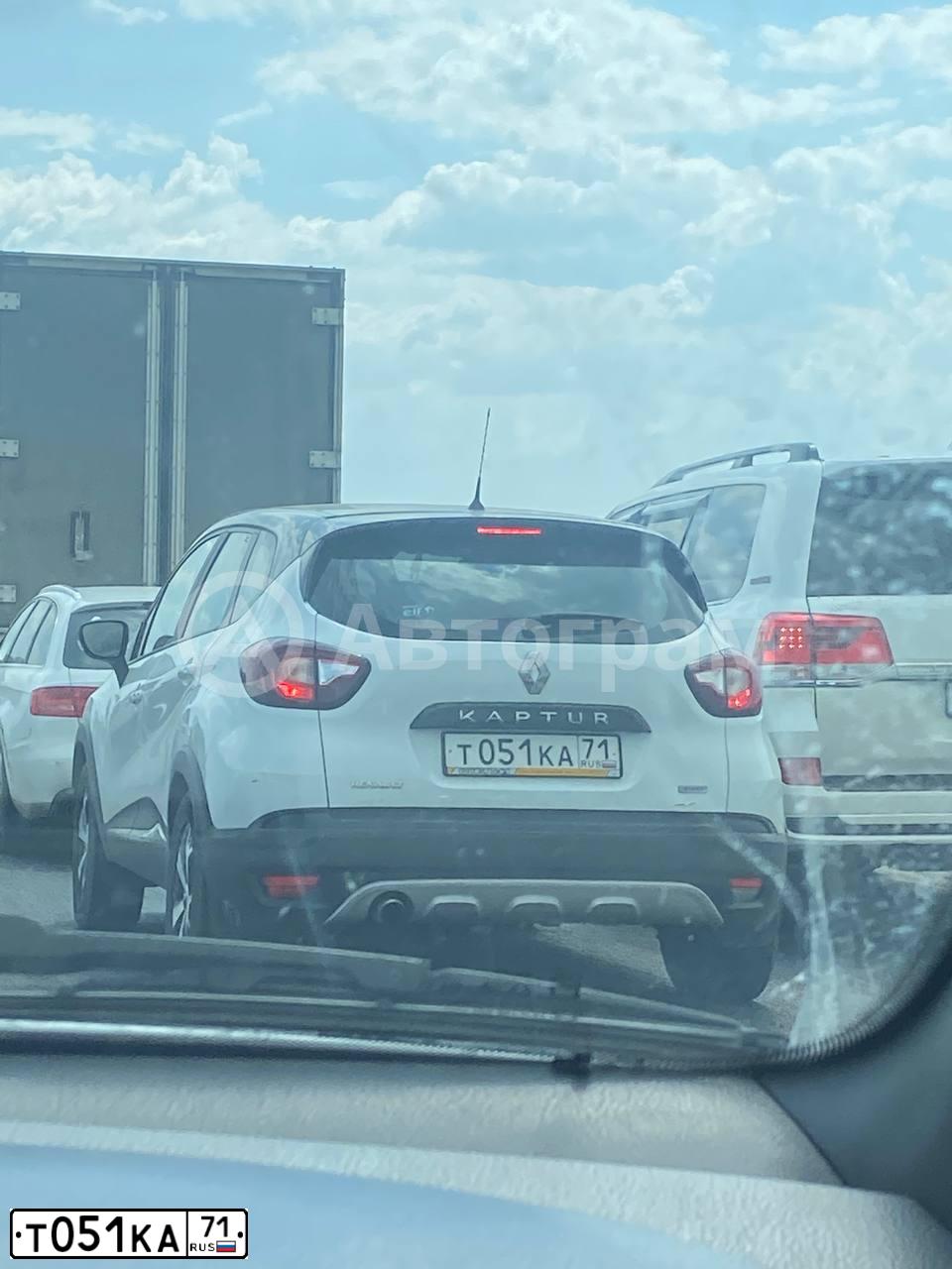Фото автомобиля RENAULT KAPTUR, 2018 — госномер Т051КА71. Цвет: БЕЛЫЙ