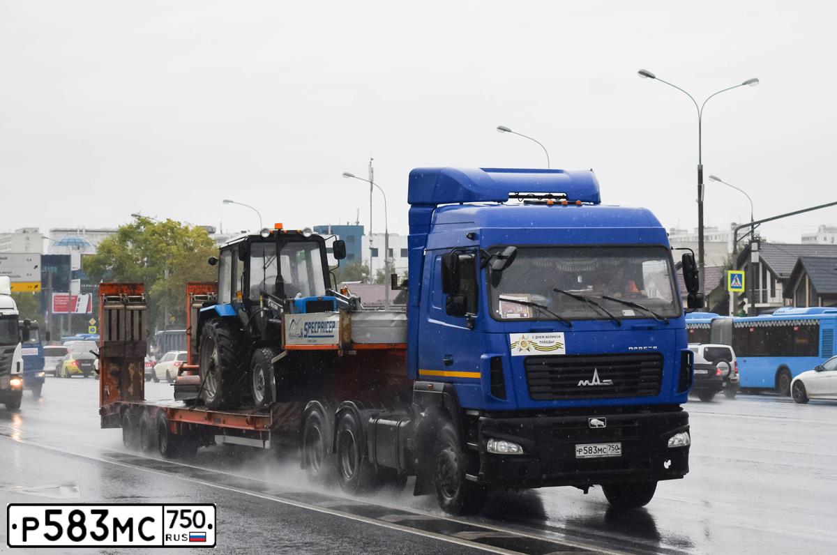 Фото автомобиля MAZ Z 6430 6X4, 2015 — госномер Р583МС750. Цвет: СИНИЙ