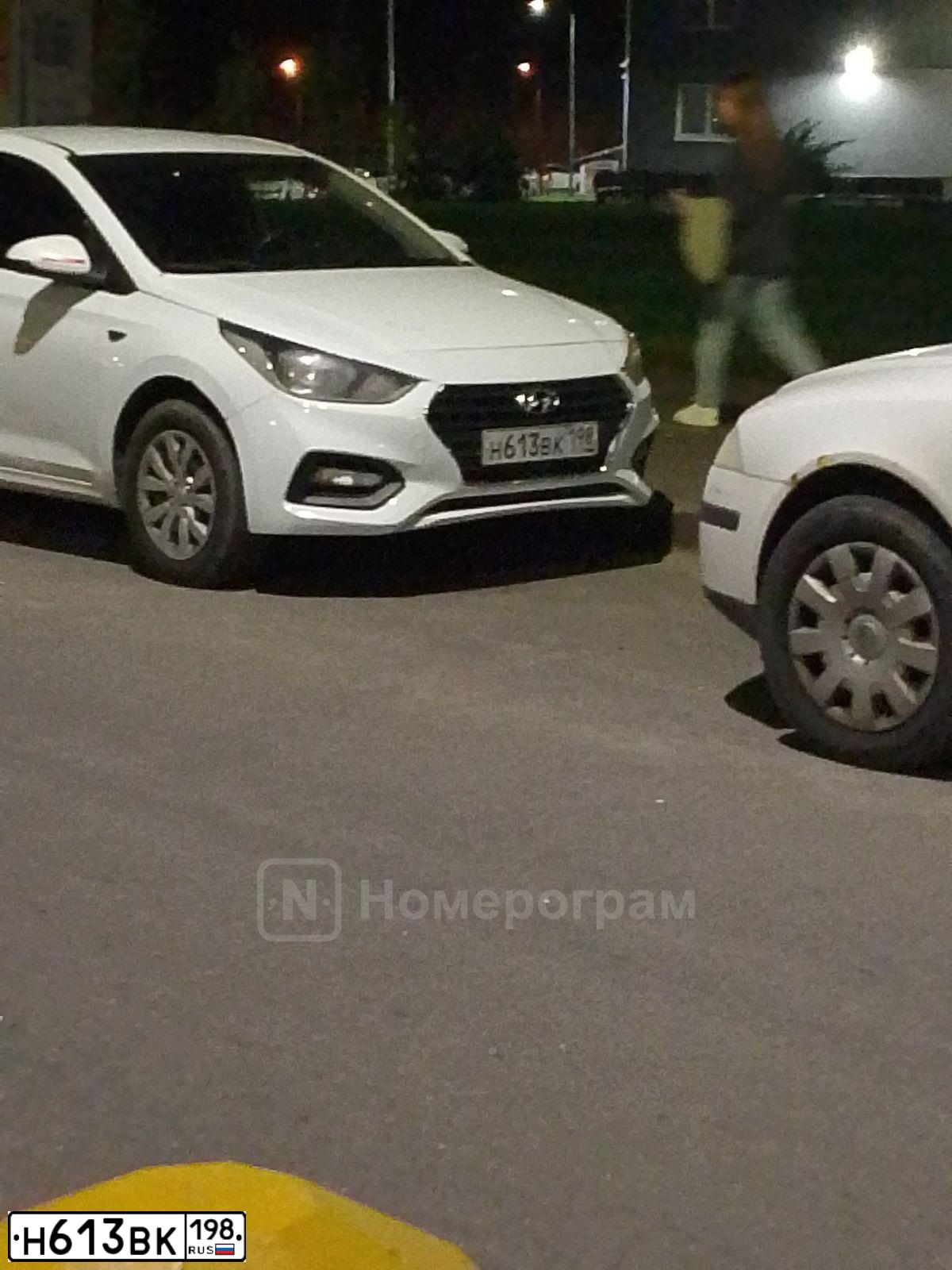 Фото автомобиля HYUNDAI SOLARIS, 2017 — госномер Н613ВК198. Цвет: Белый