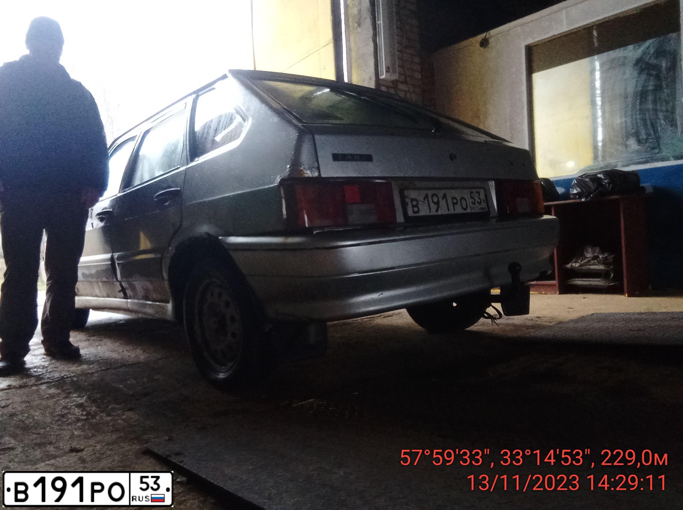Фото автомобиля LADA 2114, 2005 — госномер К130КР53. Цвет: Светло-серебристый металик