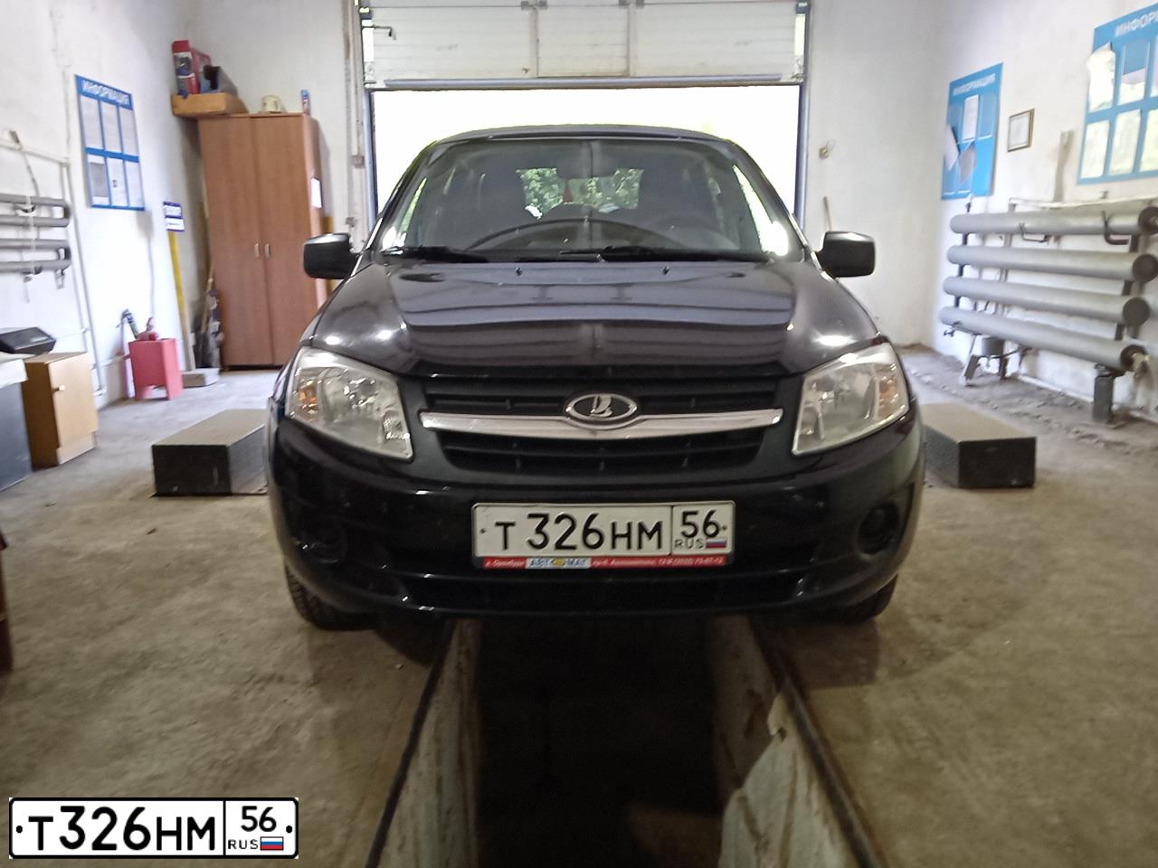 Фото автомобиля LADA 2190 GRANTA, 2012 — госномер Т326НМ56. Цвет: СИНЕ-ЧЕРНЫЙ