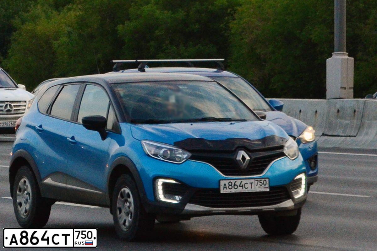 Фото автомобиля RENAULT KAPTUR, 2018 — госномер А864СТ750. Цвет: ГОЛУБОЙ  ЧЕРНЫЙ