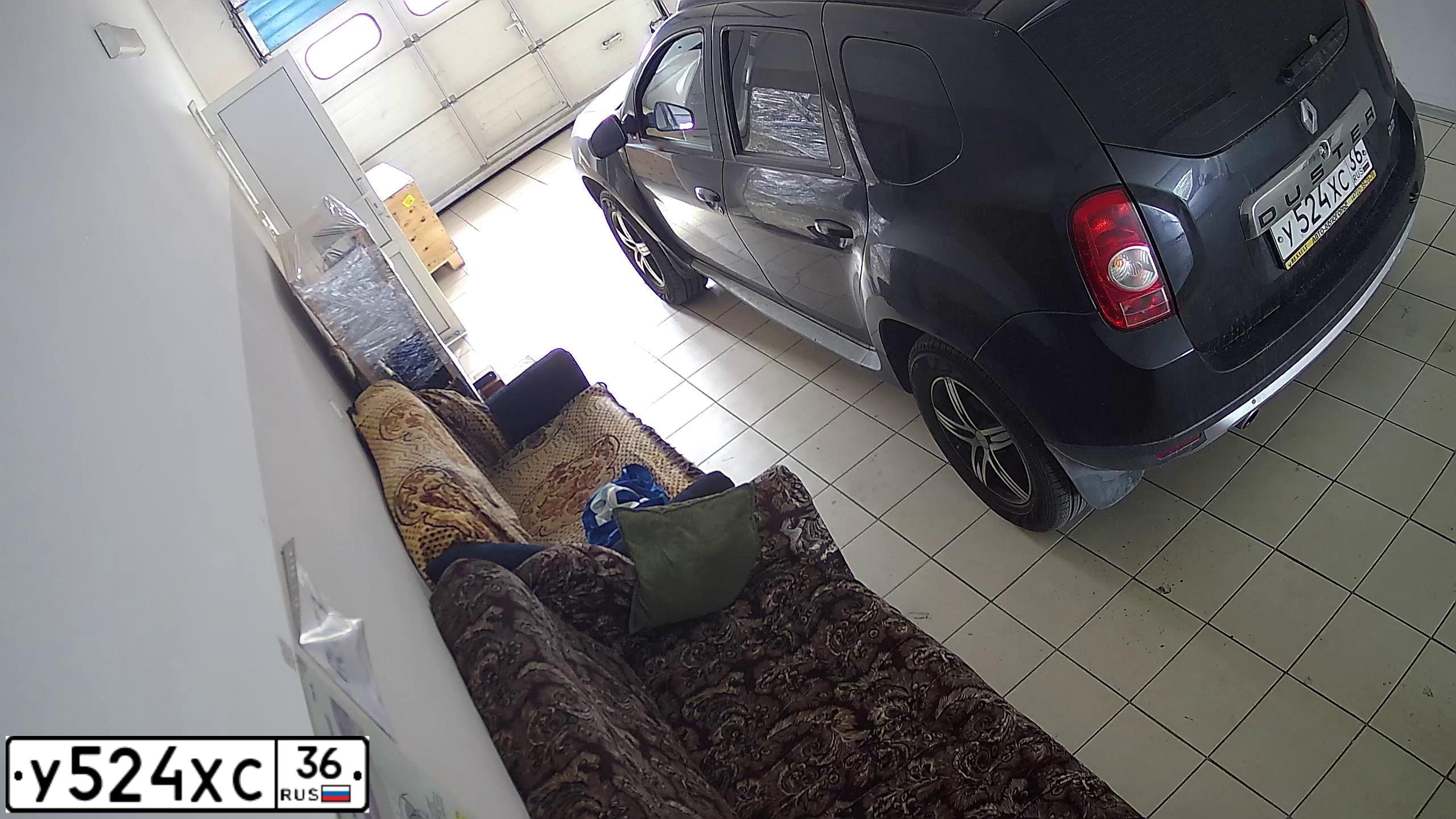 Фото автомобиля RENAULT DUSTER, 2014 — госномер У524ХС36. Цвет: ЧЕРНЫЙ