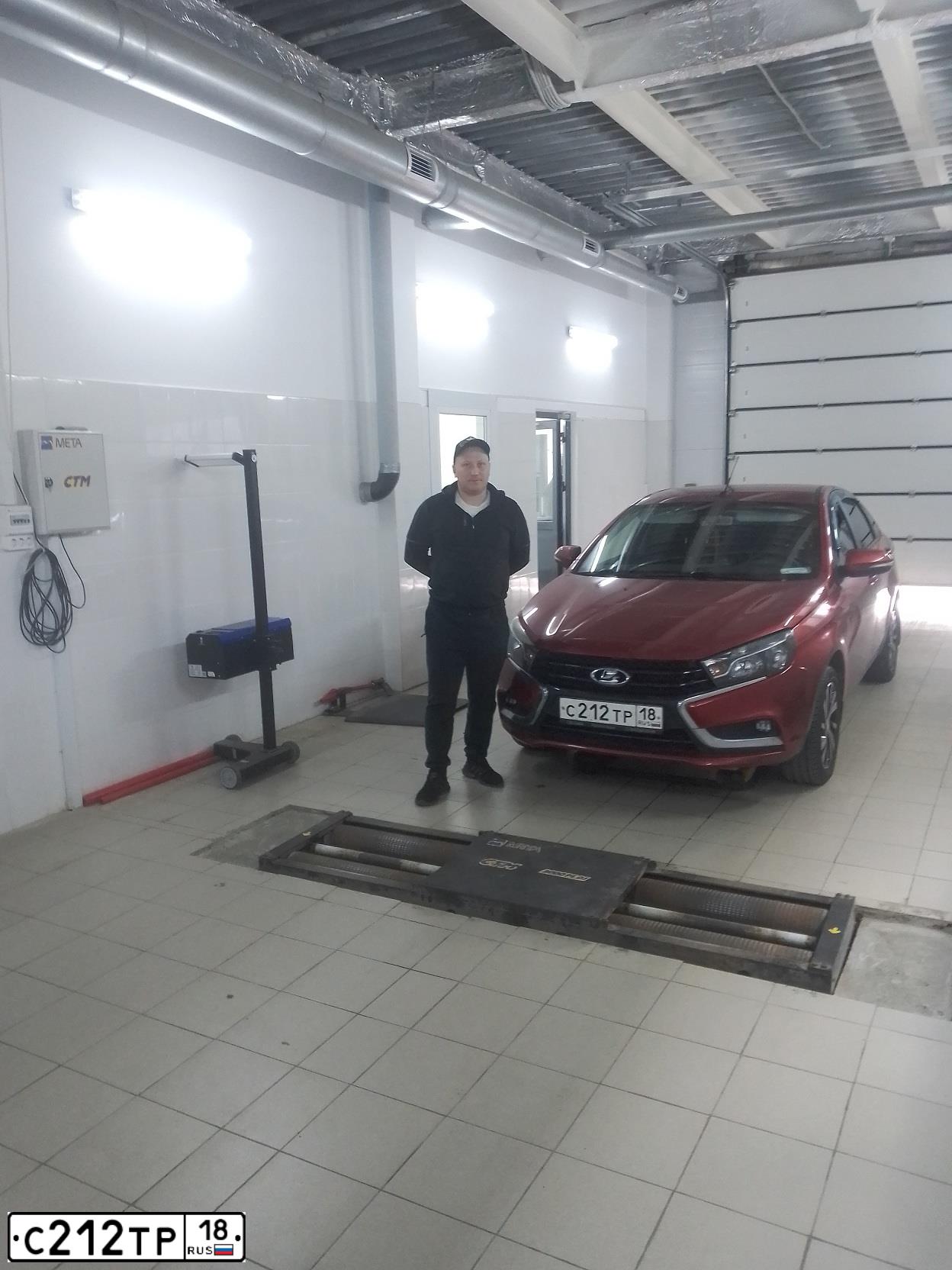 Фото автомобиля LADA VESTA, 2016 — госномер С212ТР18. Цвет: КРАСНЫЙ
