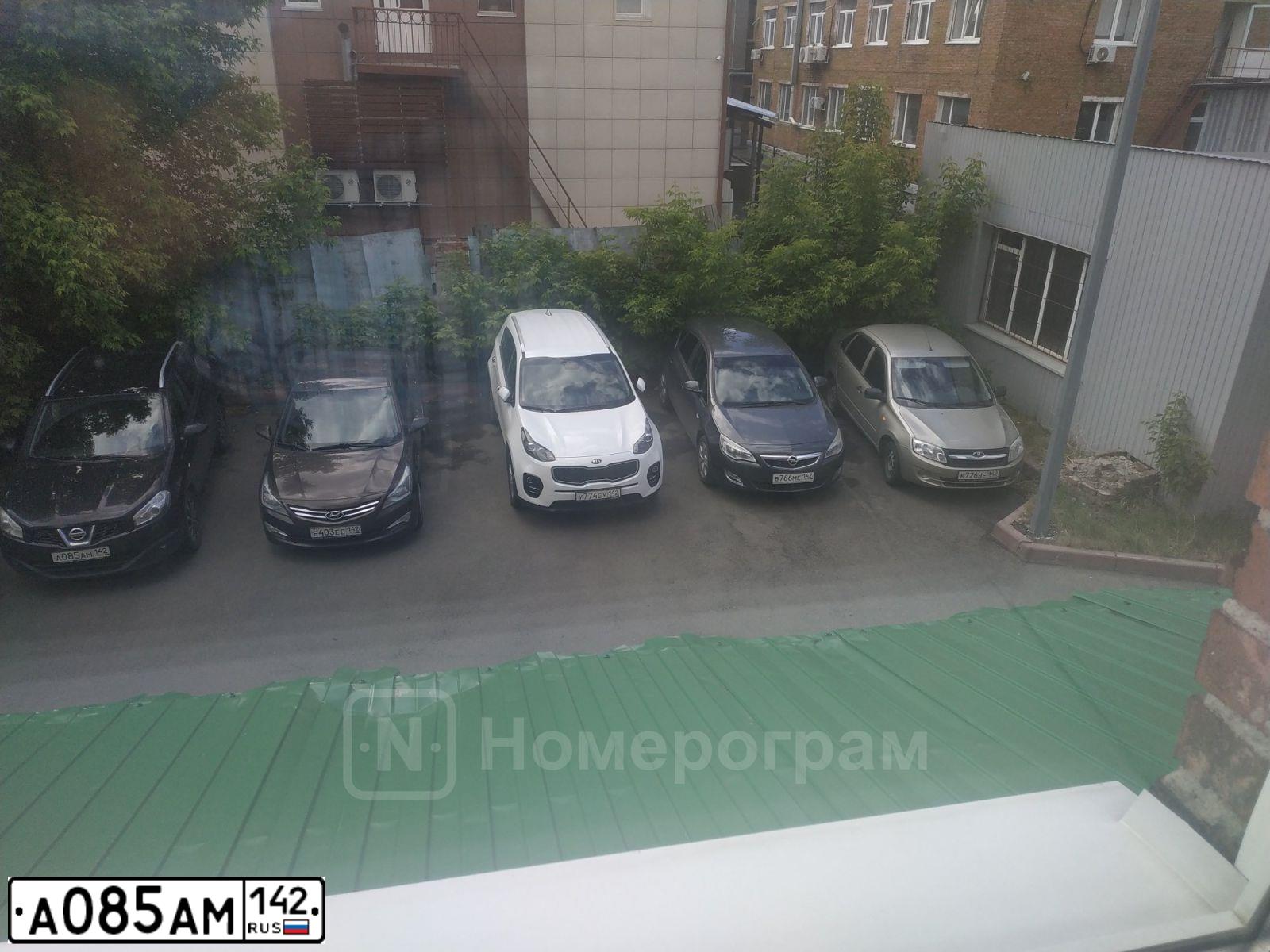Фото автомобиля NISSAN QASHQAI, 2011 — госномер А085АМ142. Цвет: ФИОЛЕТОВЫЙ