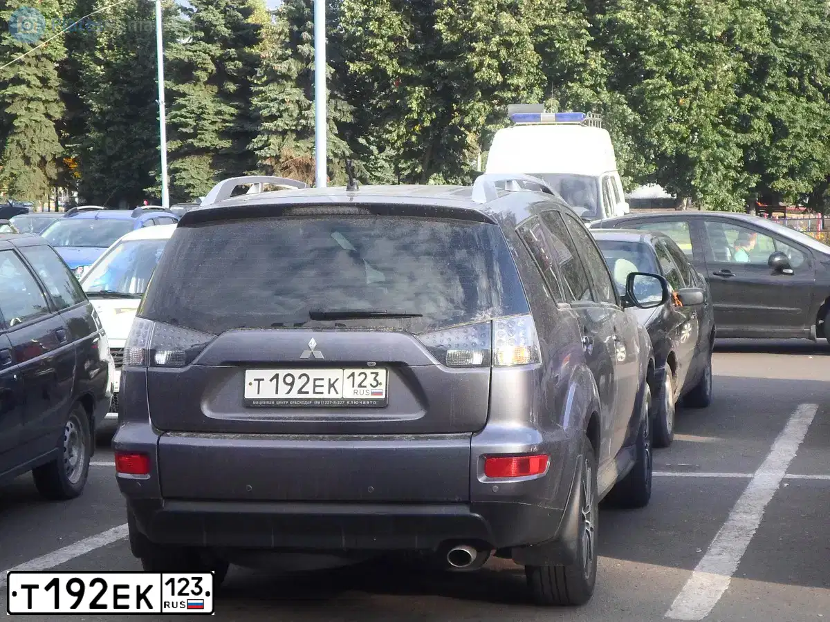 Фото автомобиля MITSUBISHI OUTLANDER, 2009 — госномер Т192ЕК123. Цвет: СЕРЫЙ