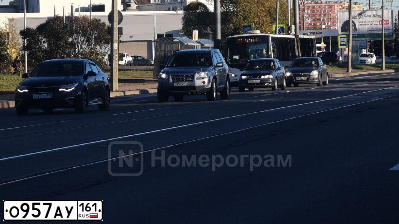 Фото автомобиля LANDROVER FREELANDER, 2008 — госномер О957АУ161. Цвет: Серо-Синий