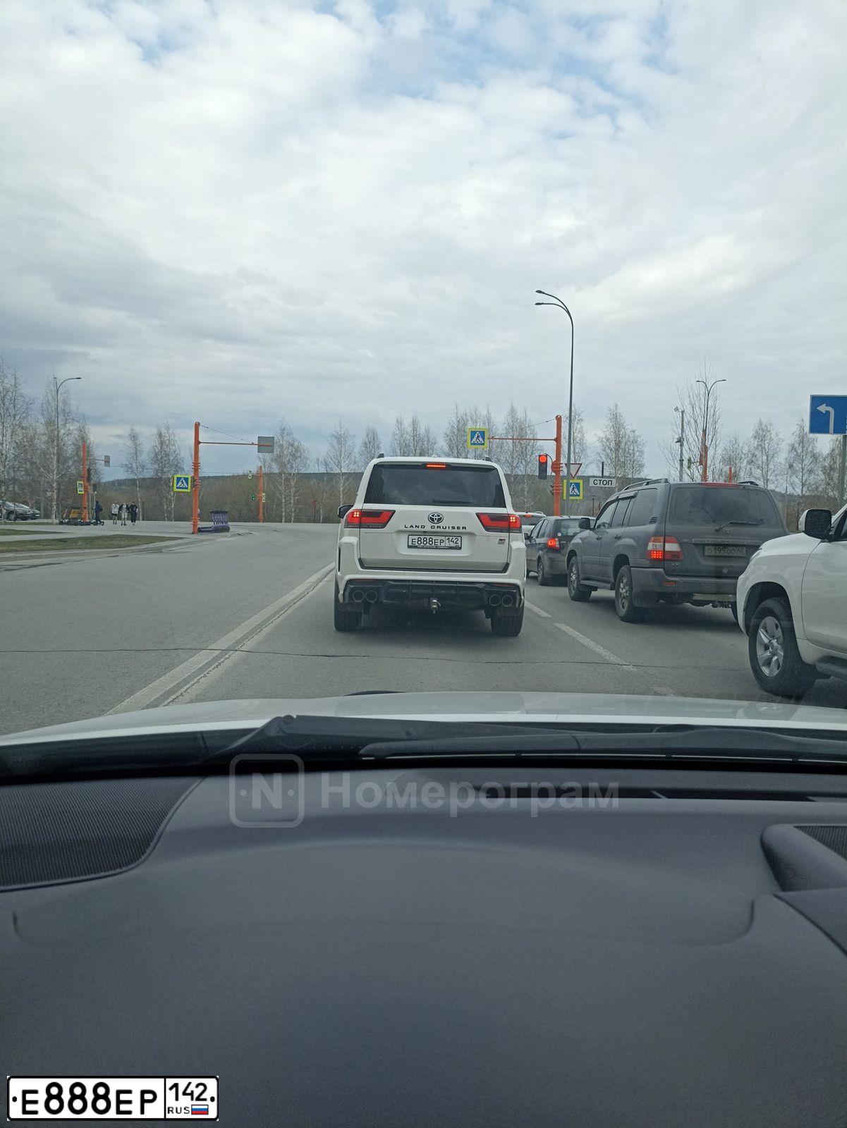 Фото автомобиля LADA 2114 SAMARA, 2012 — госномер Е888ЕР142. Цвет: СЕРО-СИНИЙ