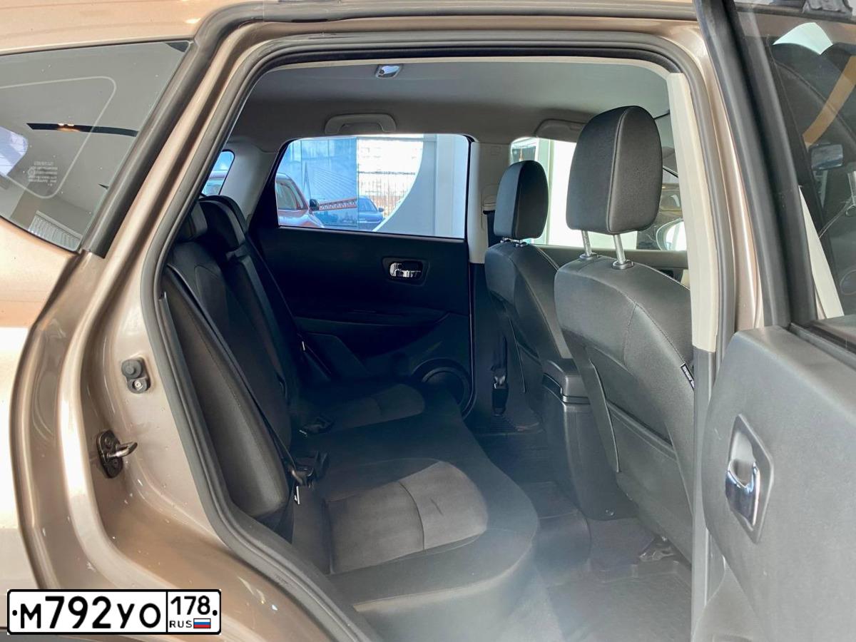 Фото автомобиля NISSAN QASHQAI, 2012 — госномер М792УО178. Цвет: СВЕТЛО-КОРИЧНЕВЫЙ