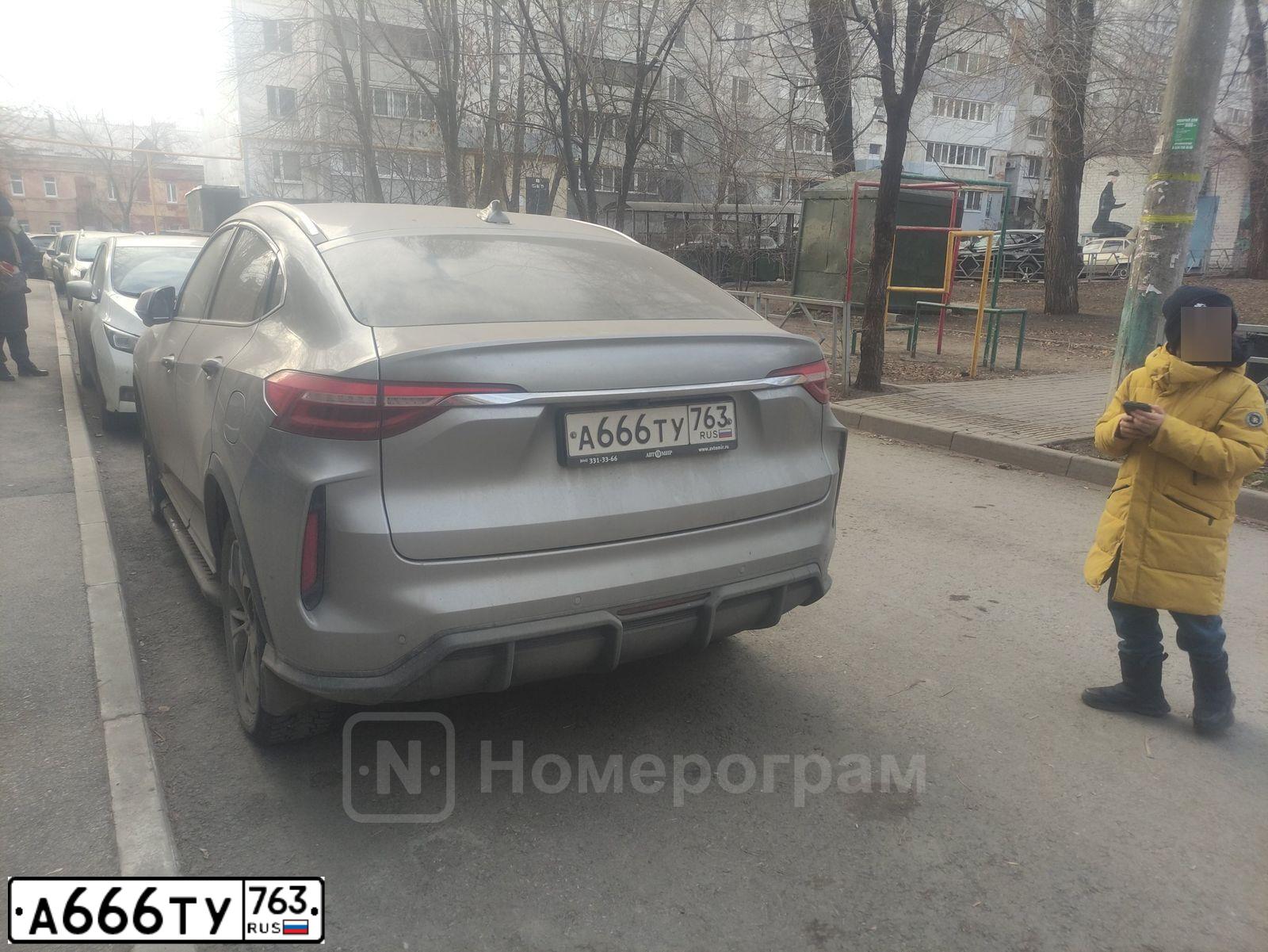 Фото автомобиля VOLKSWAGEN TOUAREG, 2011 — госномер А666ТУ763. Цвет: ЧЕРНЫЙ