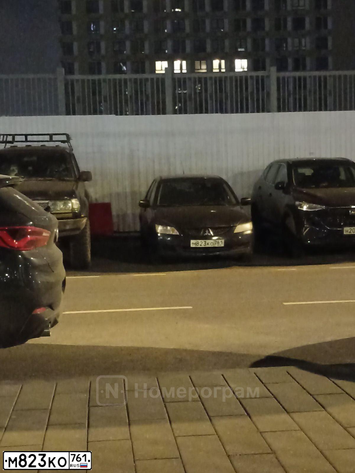 Фото автомобиля MITSUBISHI LANCER, 2005 — госномер М823КО761. Цвет: ЧЕРНЫЙ