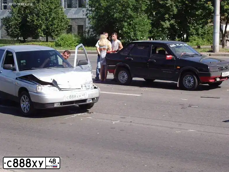 Фото автомобиля LADA 2112, 2003 — госномер С888ХУ48. Цвет: СВЕТЛО СЕРЕБРИСТЫЙ МЕТАЛЛ