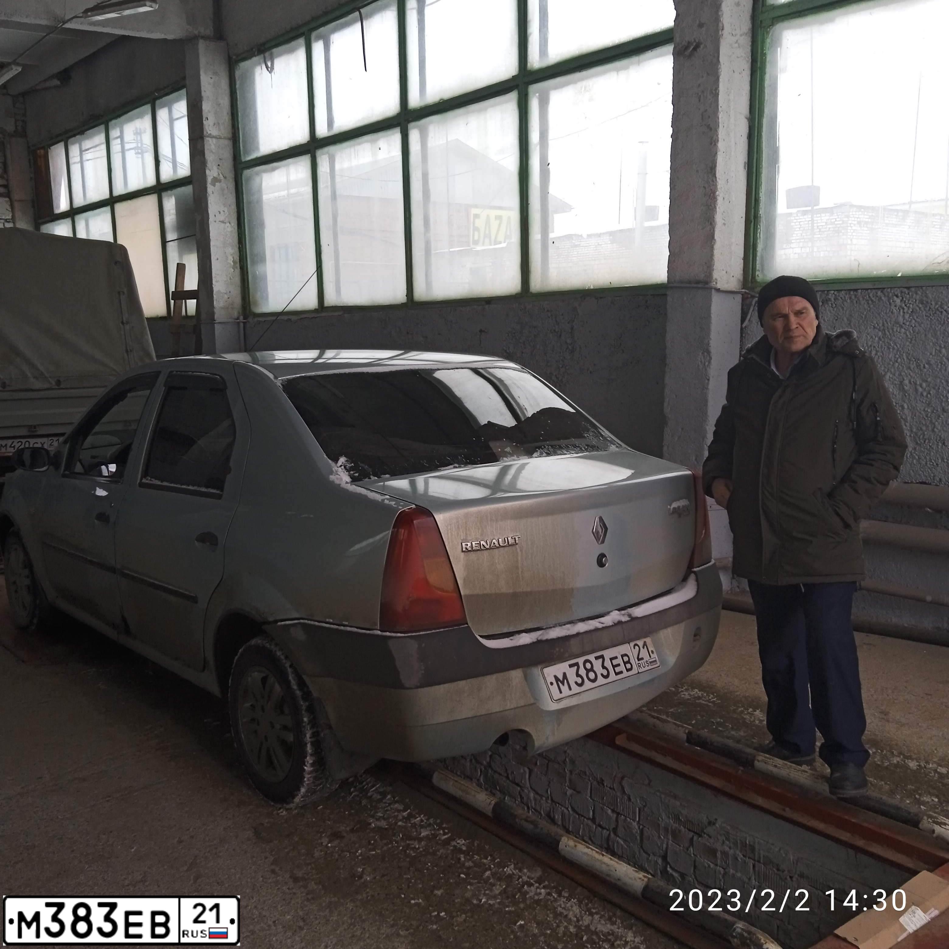 Фото автомобиля RENAULT LOGAN, 2007 — госномер М383ЕВ21